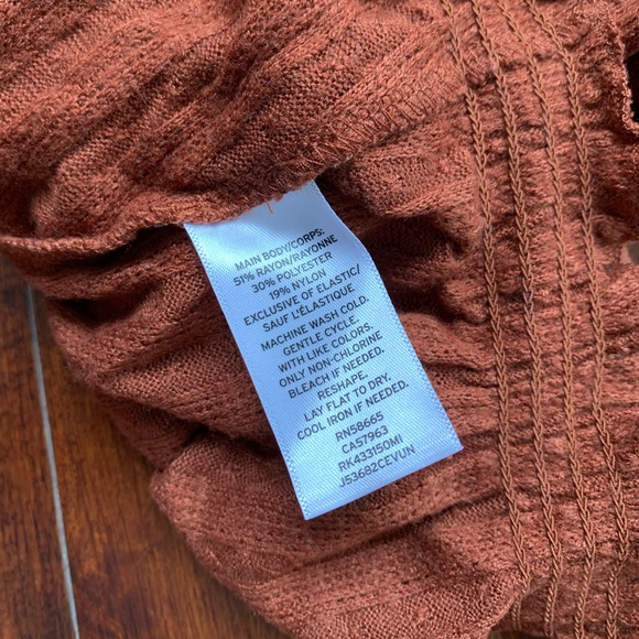 Cropped Cardigan Women’s XL - Picture 3 of 3